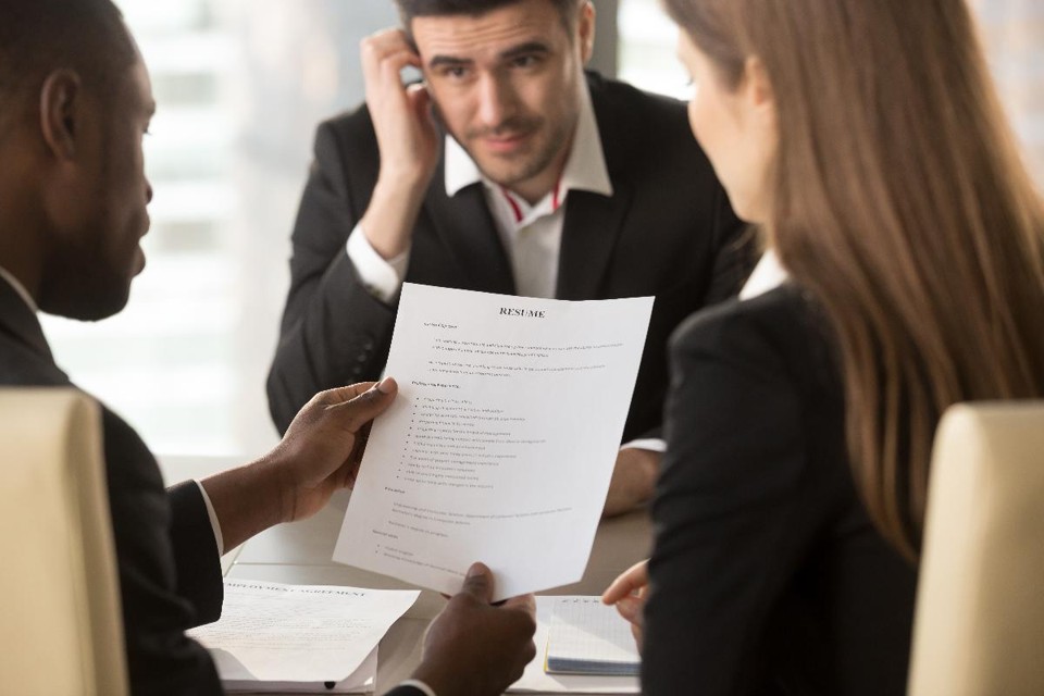 Os recrutadores e gestores de recursos humanos são unânimes em dizer que existe sim uma diferença entre quem foi demitido por desempenho e quem perdeu um emprego por uma situação conjuntural da empresa. | Bigstock