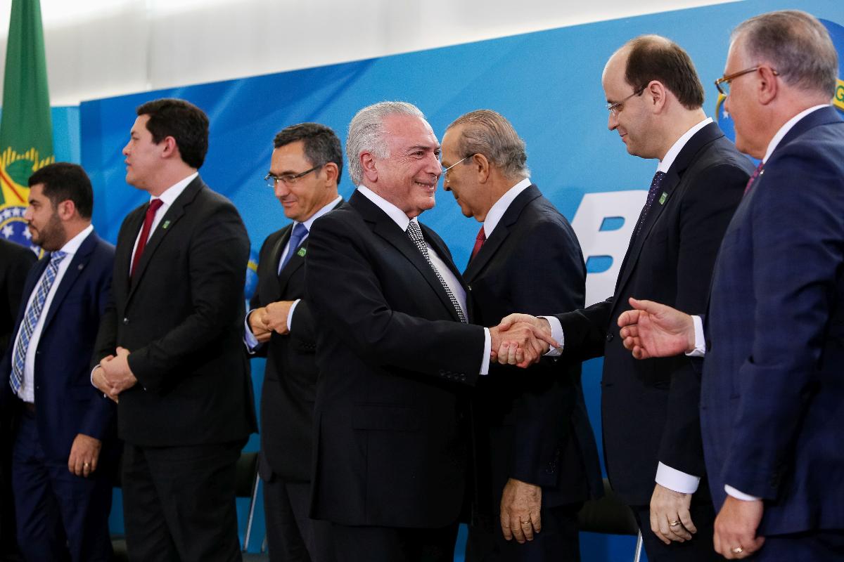 Presidente Michel Temer cumprimenta ministros que tomaram posse em abril de 2018 | Alan Santos
PR
