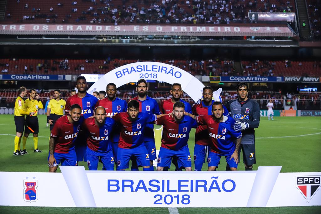 Time paranista antes do começo do jogo. Foto histórica do primeiro jogo após o retorno para a Série A. | MARCELLO FIM/ESTADÃO CONTEÚDO