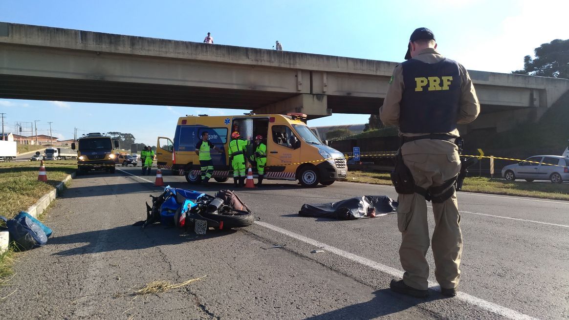 Moto atropelou pedestre na BR-116, em São José dos Pinhais | PRF/Divulgação