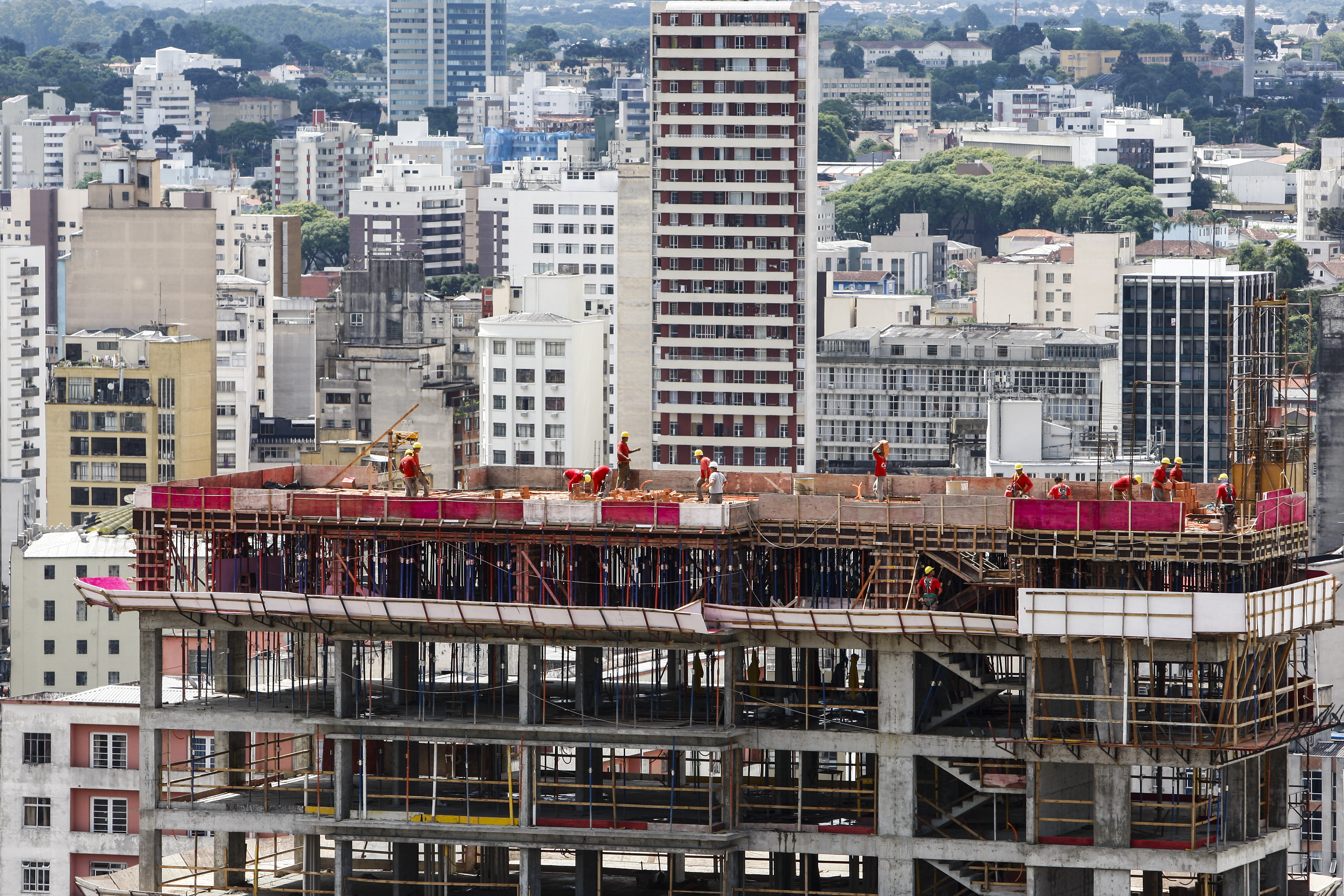 De acordo com a pesquisa, caiu 4,5% o número de domicílios onde o morador é proprietário e as prestações não foram quitadas. | Daniel Castellano /Arquivo/Gazeta do Povo