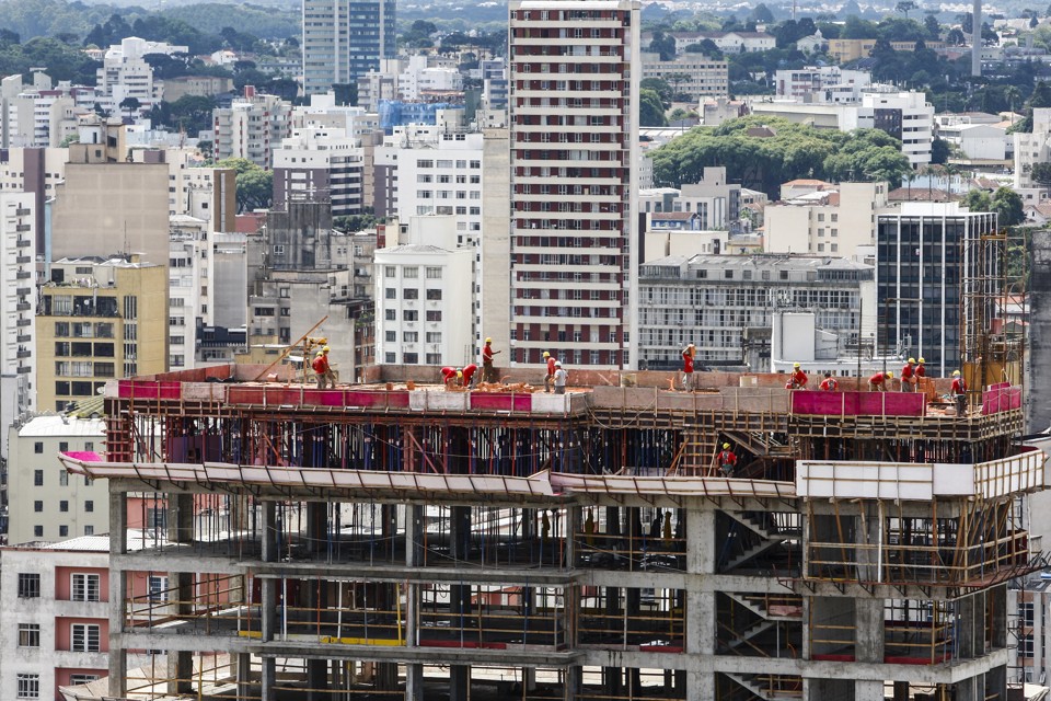 De acordo com a pesquisa, caiu 4,5% o número de domicílios onde o morador é proprietário e as prestações não foram quitadas. | Daniel Castellano /Arquivo/Gazeta do Povo