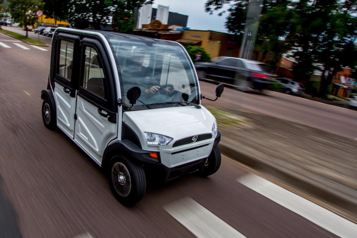 Os veículos da Hitech Electric são de baixa performance, com velocidade máxima de 60 km/h, pensados para a locomoção na cidade. | Divulgação/