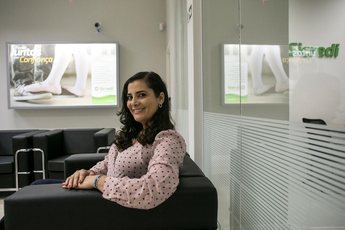 Fabiane Hallage Kreusch abriu três poupanças neste ano – uma para ela, outra para o marido e a terceira para o filho | Marcelo AndradeGazeta do Povo