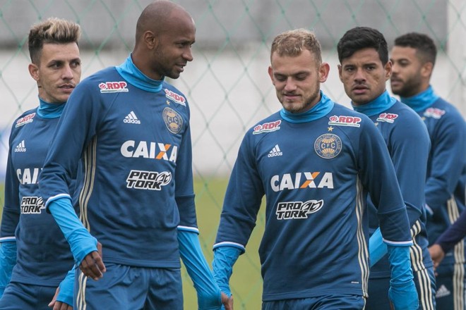 Vinícius Kiss ao lado de Rusch em treino do Coxa | Marcelo Andrade/Gazeta do Povo