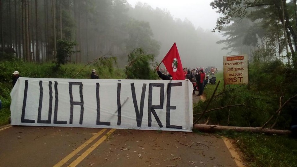 Bloqueio na PR-473, entre Quedas do Iguaçu e São Jorge do Oeste | Reprodução/Twitter