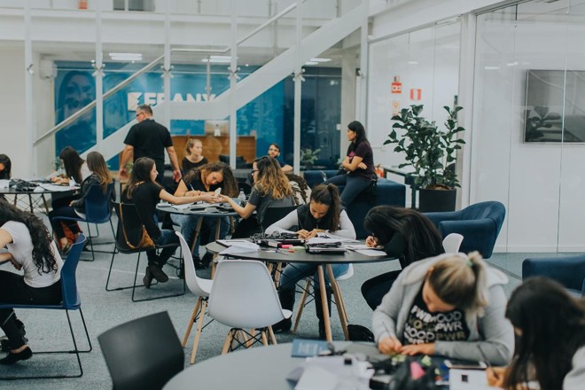 Turma do Girls4Tech: alunas de escola pública foram à sede da Ebanx para aprender a programar | Ricardo Franzen/
Ebanx