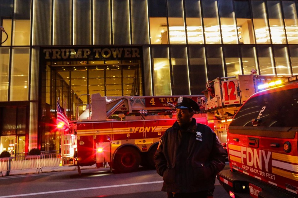 Incêndio atinge edifício de Trump em Manhattan O prédio abriga a residência pessoal do presidente dos Estados Unidos, Donald Trump | EDUARDO MUNOZ ALVAREZAFP