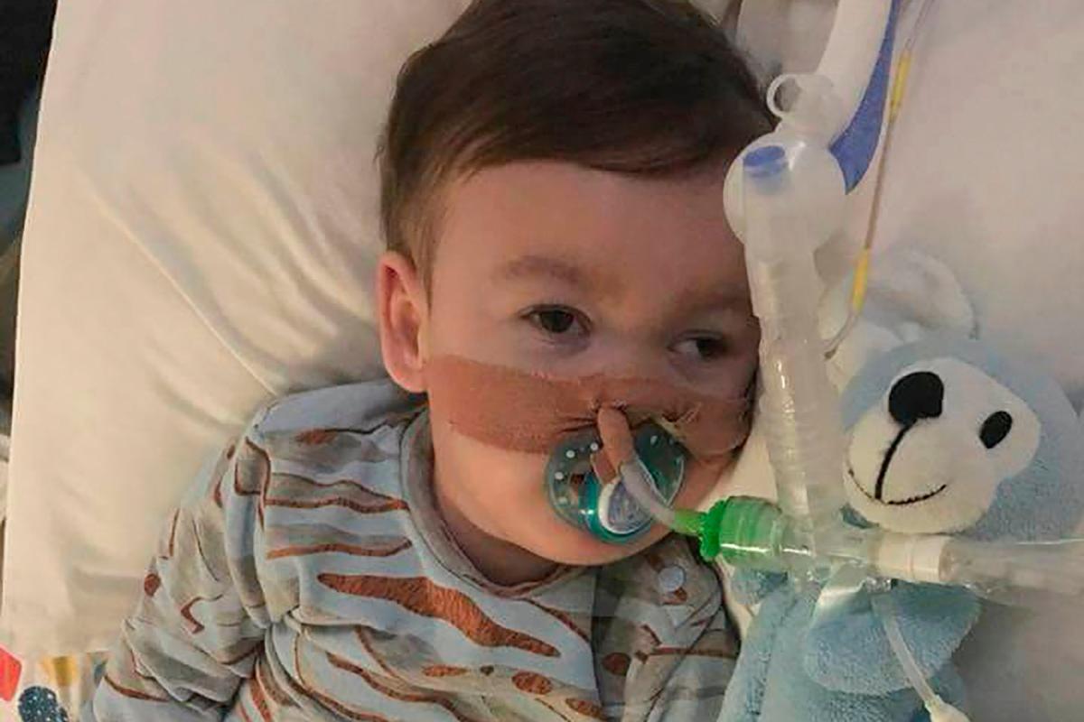 Esta foto de arquivo de 05 de abril de 2018 divulgada pela Action4Alfie mostra a criança britânica Alfie Evans no Hospital Infantil Alder Hey, em Liverpool. | ACTION4ALFIE/AFP