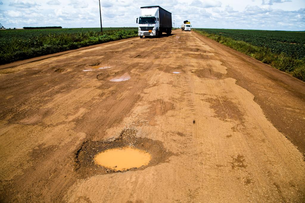BR-020, na região de Brasília. Número de rodovias com pavimentação no Brasil é mais que 17 vezes menor em relação aos norte-americanos. | Lineu Filho/Gazeta do Povo