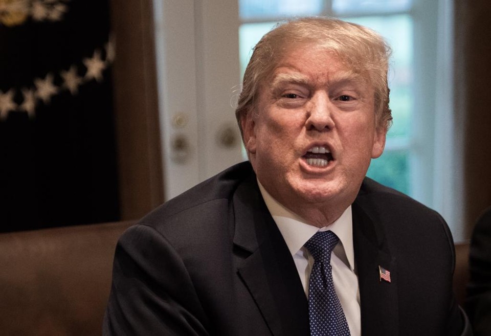 Trump disse ainda que seu governo estava investigando a origem do suposto ataque com armas químicas deferido contra rebeldes sírios, no último sábado | NICHOLAS KAMM/AFP