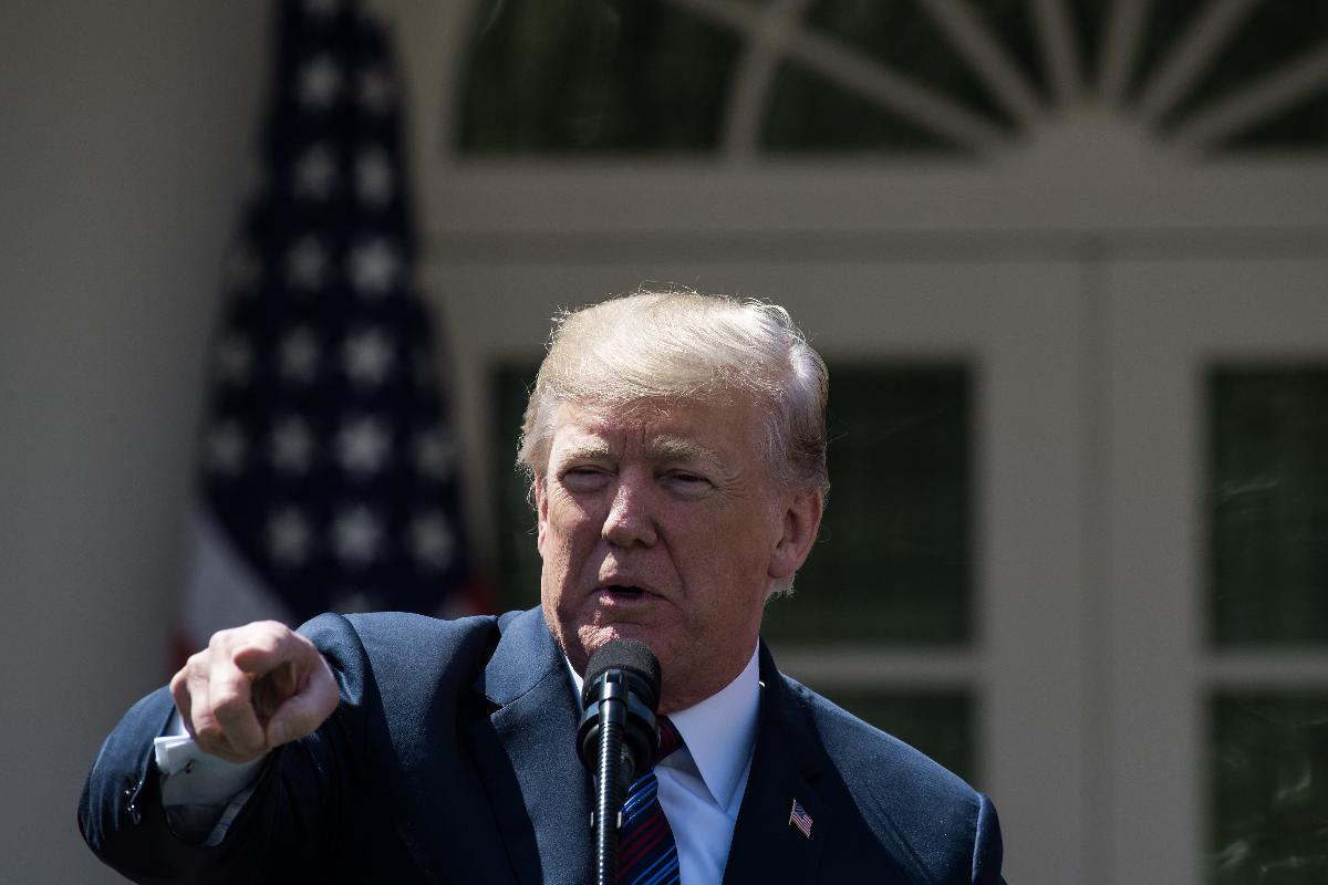 Em seu perfil no Twitter, Trump escreveu que o regime de Bashar al-Assad deveria "estar pronto" porque os mísseis "estão chegando" | NICHOLAS KAMM/
AFP