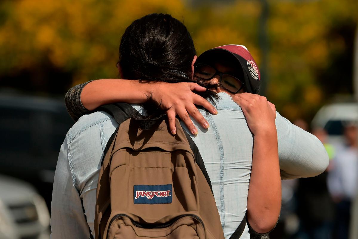 Amigos e parentes dos profissionais de imprensa trocam condolências | RODRIGO BUENDIA/AFP