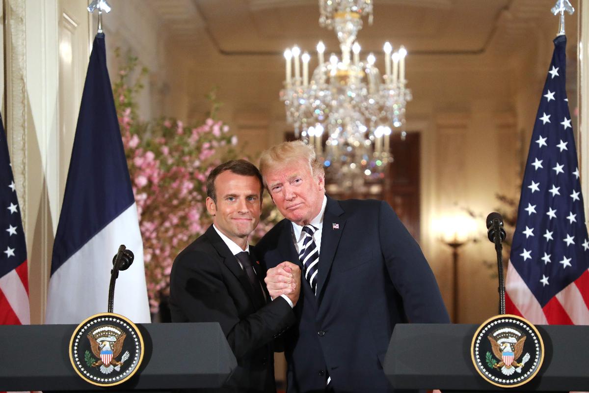 Macron, apelidado na Europa como o "encantador de Trump", quer se tornar o aliado mais próximo dos EUA na Europa | LUDOVIC MARIN/
AFP