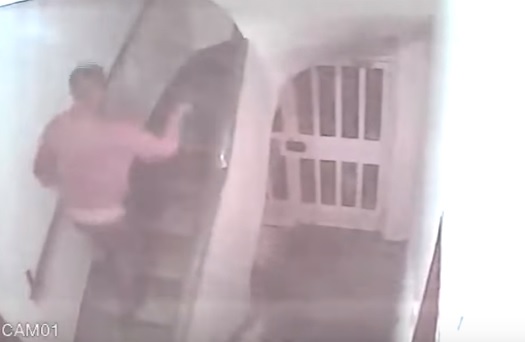 Criminoso tentou fugir ao ver a chegada da polícia | /Reprodução