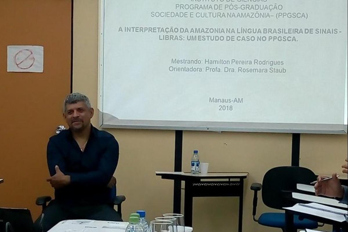 Hamilton já era o primeiro docente surdo concursado na UFAM. | Cortesia/Hamilton Pereira.