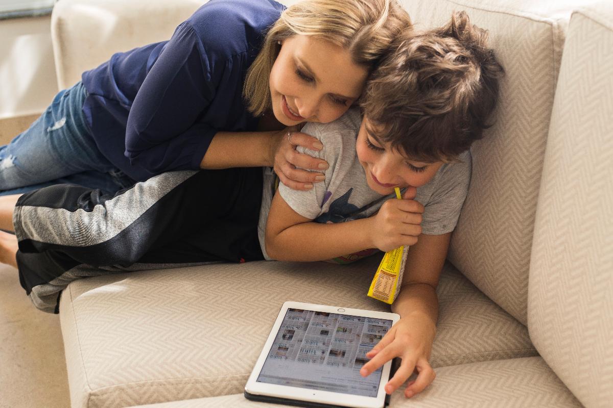 Elyse Matos e o filho Enrico. | Laiza Marinho.