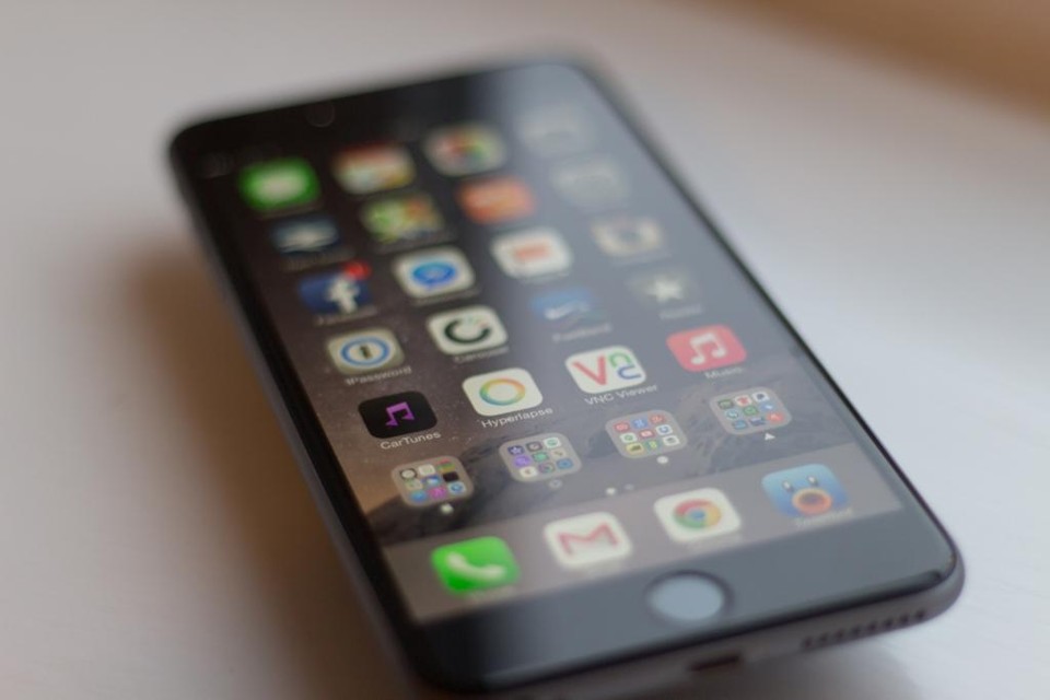 iPhone 6 Plus está no leilão. | William Hook/Flickr