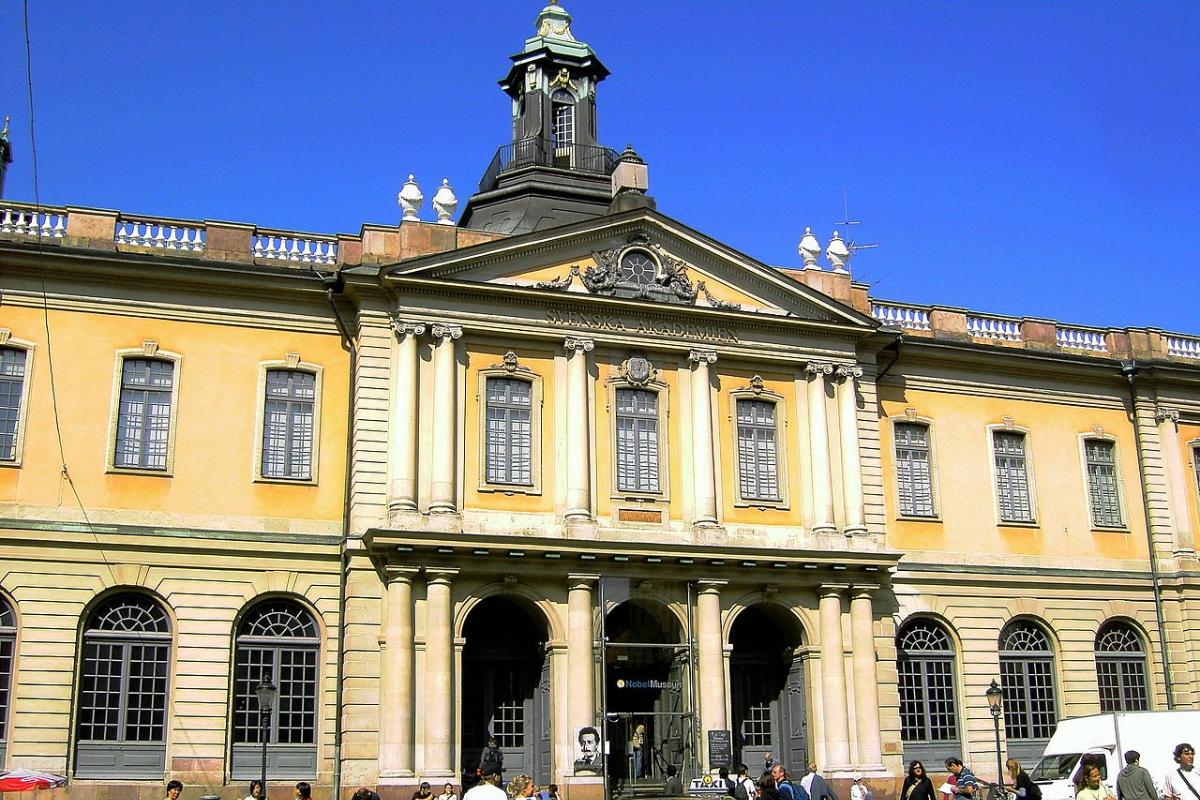 Com a saída de diversos membros da Academia, a instituição está com 11 de seus 18 assentos ocupados, um a menos do que o necessário para eleger novos membros ou tomar decisões | Wikipedia/ Mastad