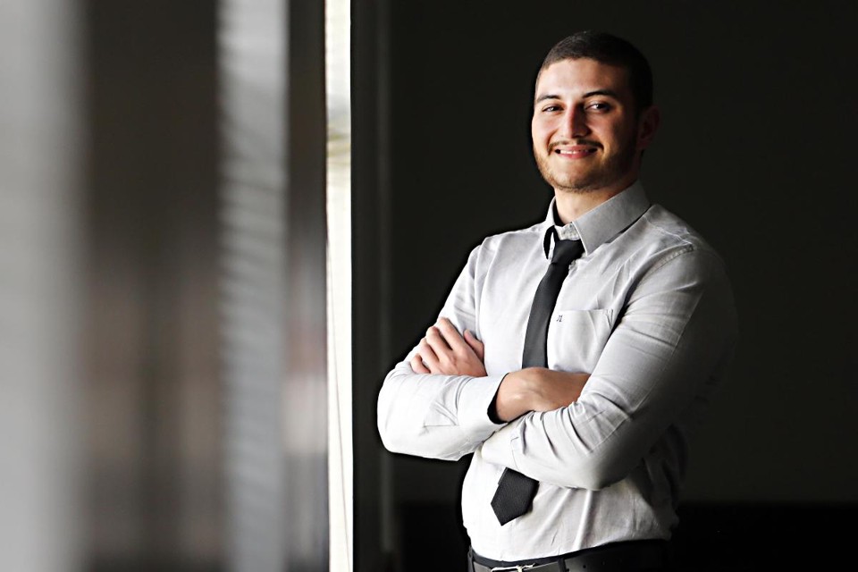 Leandro Moschini Macedo, 23 anos, precisou fazer uma escolha equivocada de graduação para entender qual era a verdadeira vocação profissional. | Albari Rosa
Gazeta do povo