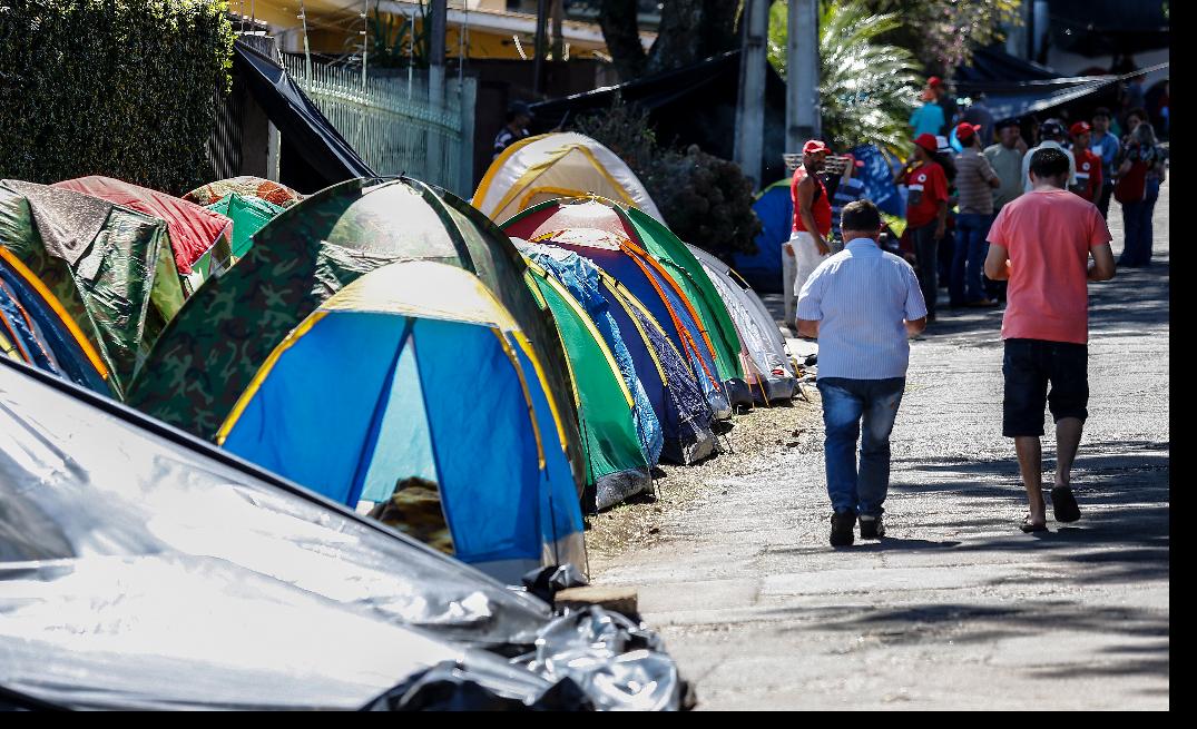 Segundo a professora, não há conflitos entre moradores da região e integrantes do acampamento | Jonathan CamposGazeta do Povo