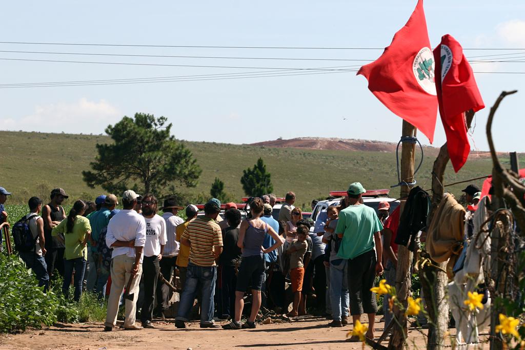 Para ex-governador, não há hipótese de não cumprir decisão judicial em áreas invadidas | Arquivo/ Gazeta do Povo