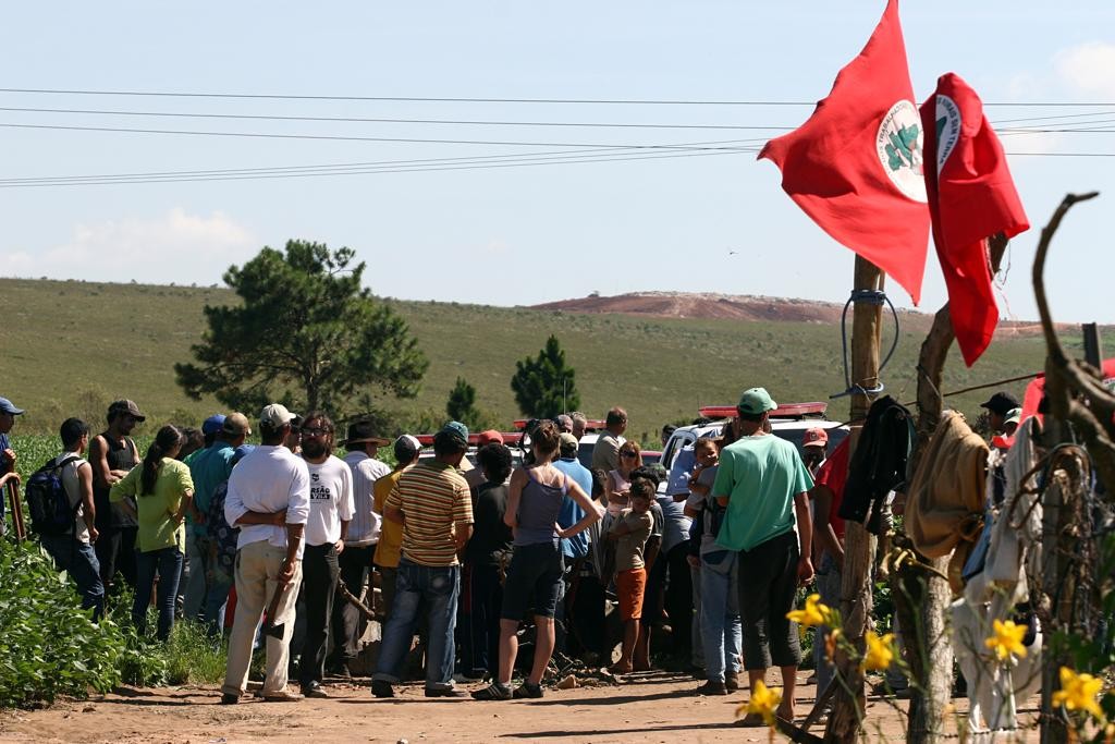 Para ex-governador, não há hipótese de não cumprir decisão judicial em áreas invadidas