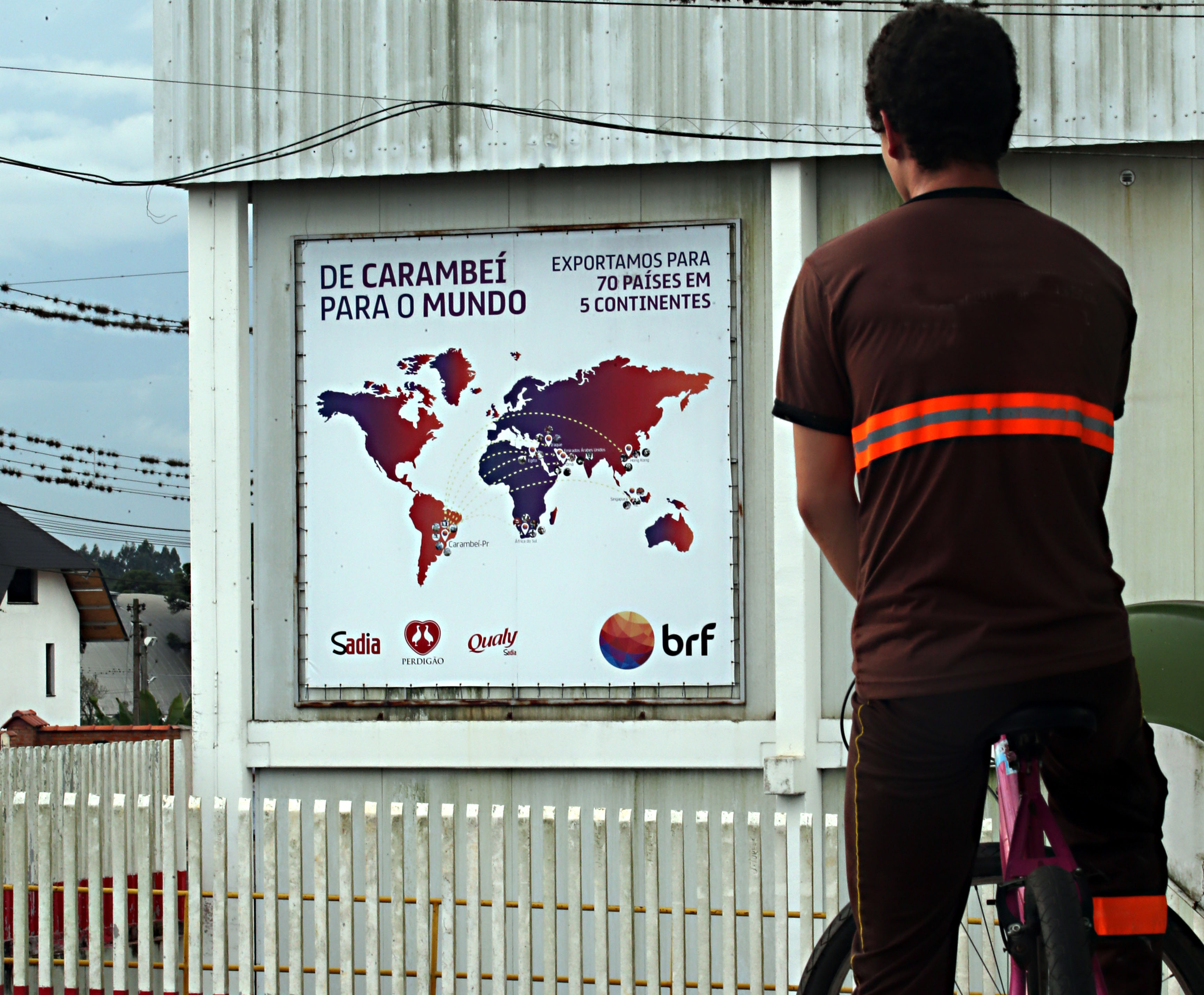 Produção da BRF em Carambeí: paralisação por férias coletivas pode ameaçar remuneração de produtores . Prefeitura e sindicato estão preocupados com empregos diretos e indiretos gerados pela empresa no município | Albari Rosa/Gazeta do Povo