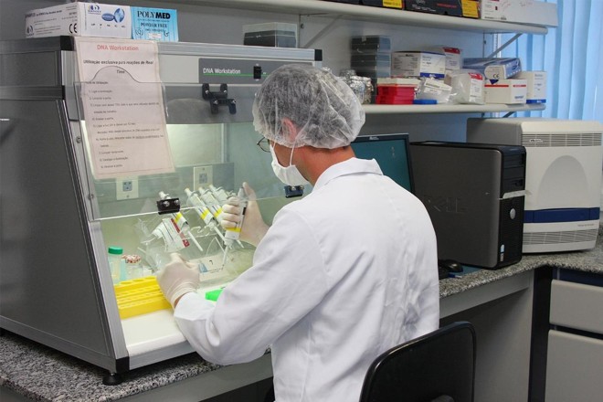 Laboratório de pesquisa da Faculdade de Odontologia da USP. | Marcos Santos/USP Imagens.