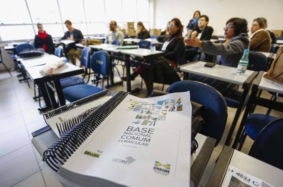 Discussão da Base Nacional Comum Curricular no Paraná, em agosto de 2016 | Daniel Castellano/Gazeta do Povo