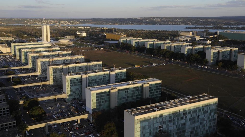 Quanto valem os imóveis da União? Algo como 2,7 mil prêmios da Mega da Virada Esplanada dos Ministérios, em Brasília: patrimônio imobiliário da União aumentou 13% em 2016, último dado disponível. | Ana Volpe//Agência Senado
