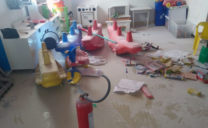 Sala destruída após invasão de vândalos no fim de semana | Colaboração/Tribuna do Paraná