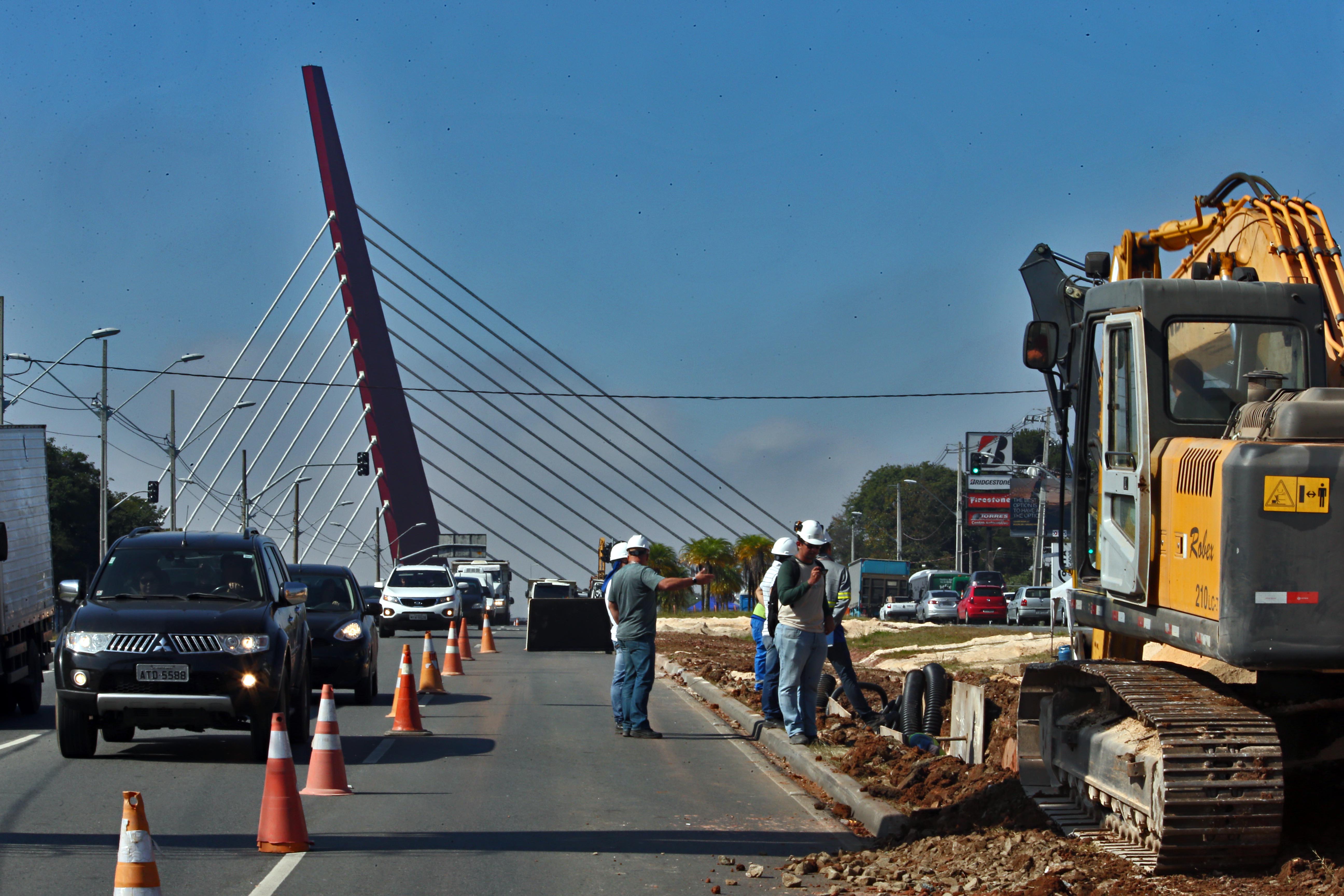 Obras de escavação na Avenida das Torres | albari rosa/gazeta do povo