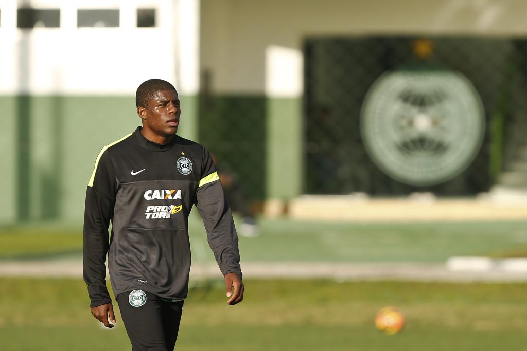 Abner é um dos reforços do Coritiba que está no time titular de Sandro Forner. | Marcelo Andrade/Marcelo Andrade / agencia de not