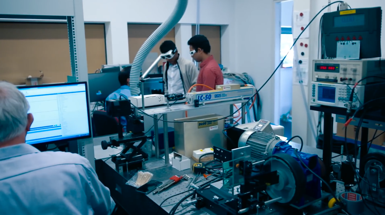 Equipe da Inkless, startup holandesa que quer desenvolver uma impressora que dispensa tinta e toner | Reprodução/YouTube/Inkless