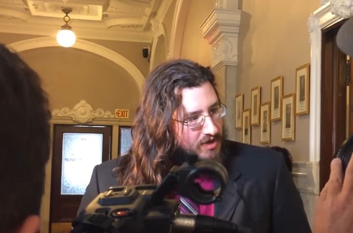 Michael Rotondo, de 30 anos, se recusa a sair da casa dos pais | Reprodução/YouTube