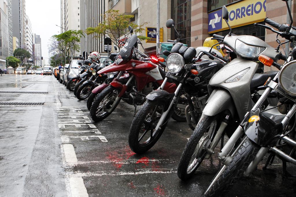 Motoboys vão se unir a caminhoneiros e motoristas de aplicativos às 8h na CIC. | Antônio More/Gazeta do Povo