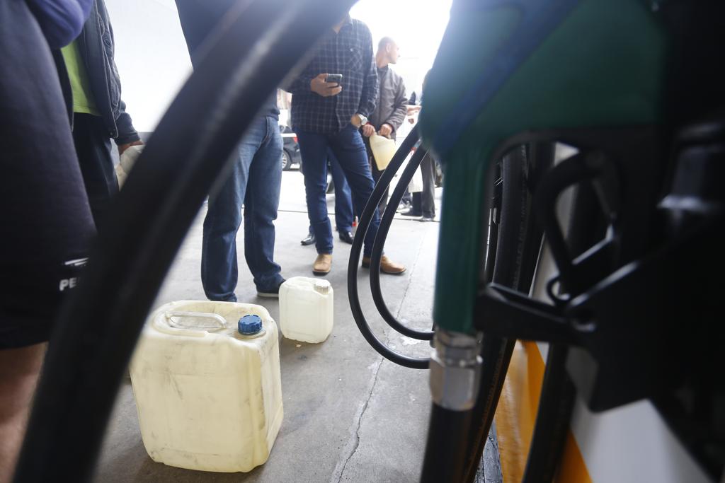 Para transportar combustível, galões precisam ser certificados pelo Inmetro | Jonathan Campos/Gazeta do Povo