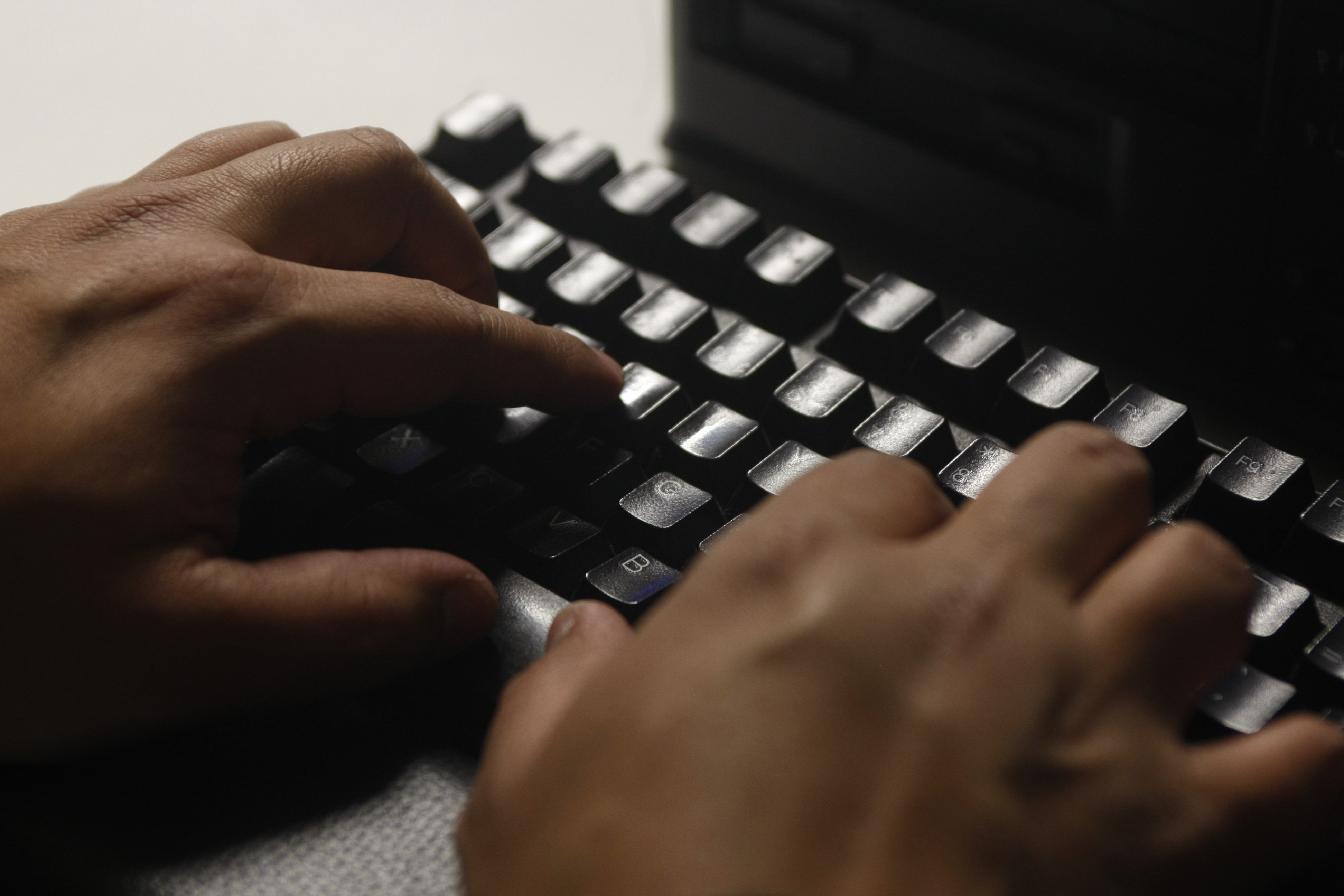 Para fazer a consulta online do CNPJ é preciso se cadastrar previamente no site no site do Serasa. | Daniel Castellano/Arquivo/Gazeta do Povo