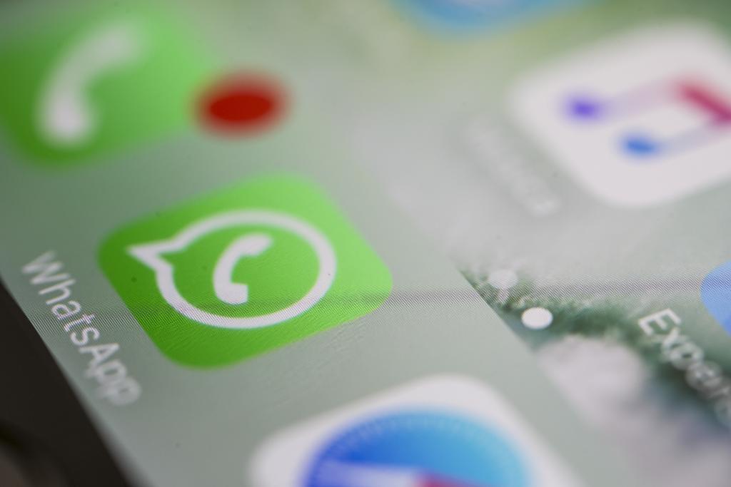 Os cerca de 200 milhões de smartphones brasileiros são responsáveis por boa parte da difusão de fake news | Marcelo Andrade/Gazeta do Povo