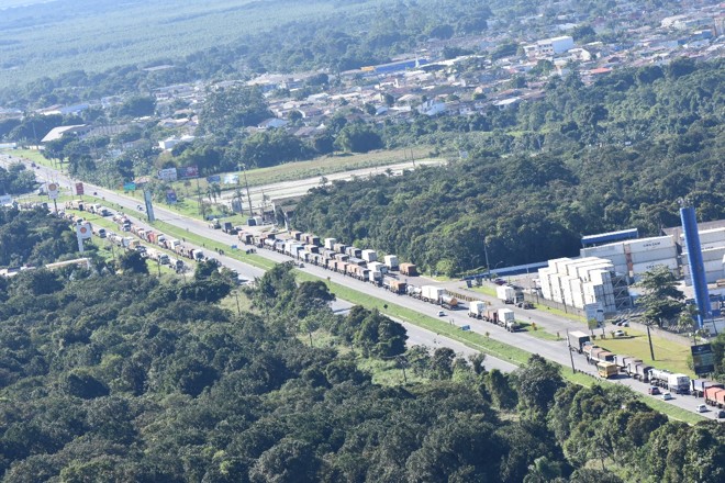 Categoria de caminhoneiros está em greve desde a segunda-feira (21). | PRF/Divulgação
