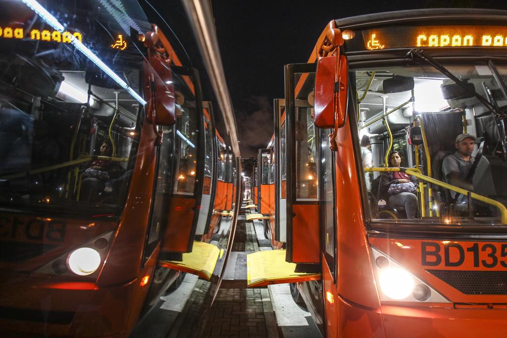 Ônibus vão manter tabela normal de funcionamento. | Daniel Castellano/Gazeta do Povo