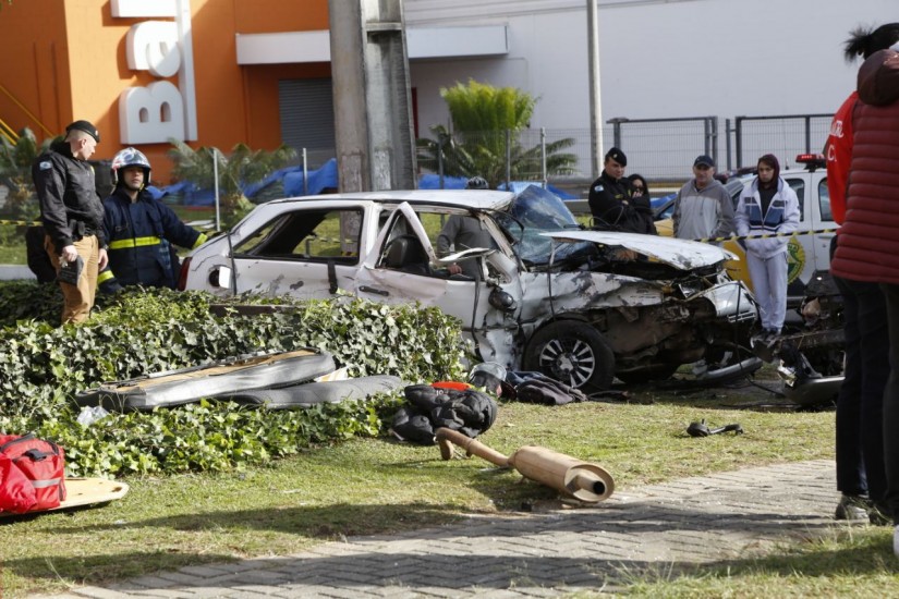 O acidente aconteceu na manhã deste domingo (20) | Átila Alberti/Tribuna do Paraná