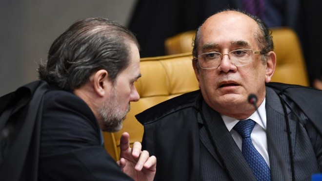 Oito ministros já votaram sobre o foro privilegiado. Faltam os votos de Dias Toffoli (esq.), Gilmar Mendes (dir.) e Ricardo Lewandowski. | EVARISTO SA/AFP