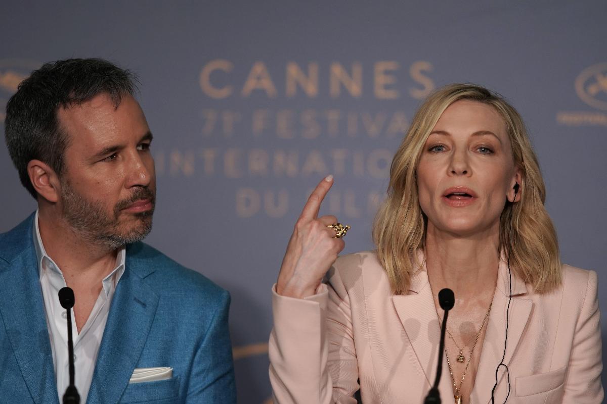O diretor canadense Jury Denis Villeneuve (à esq.) e a atriz australiana e presidente do júri no festival Cate Blanchett (à dir.) | LAURENT EMMANUEL/AFP