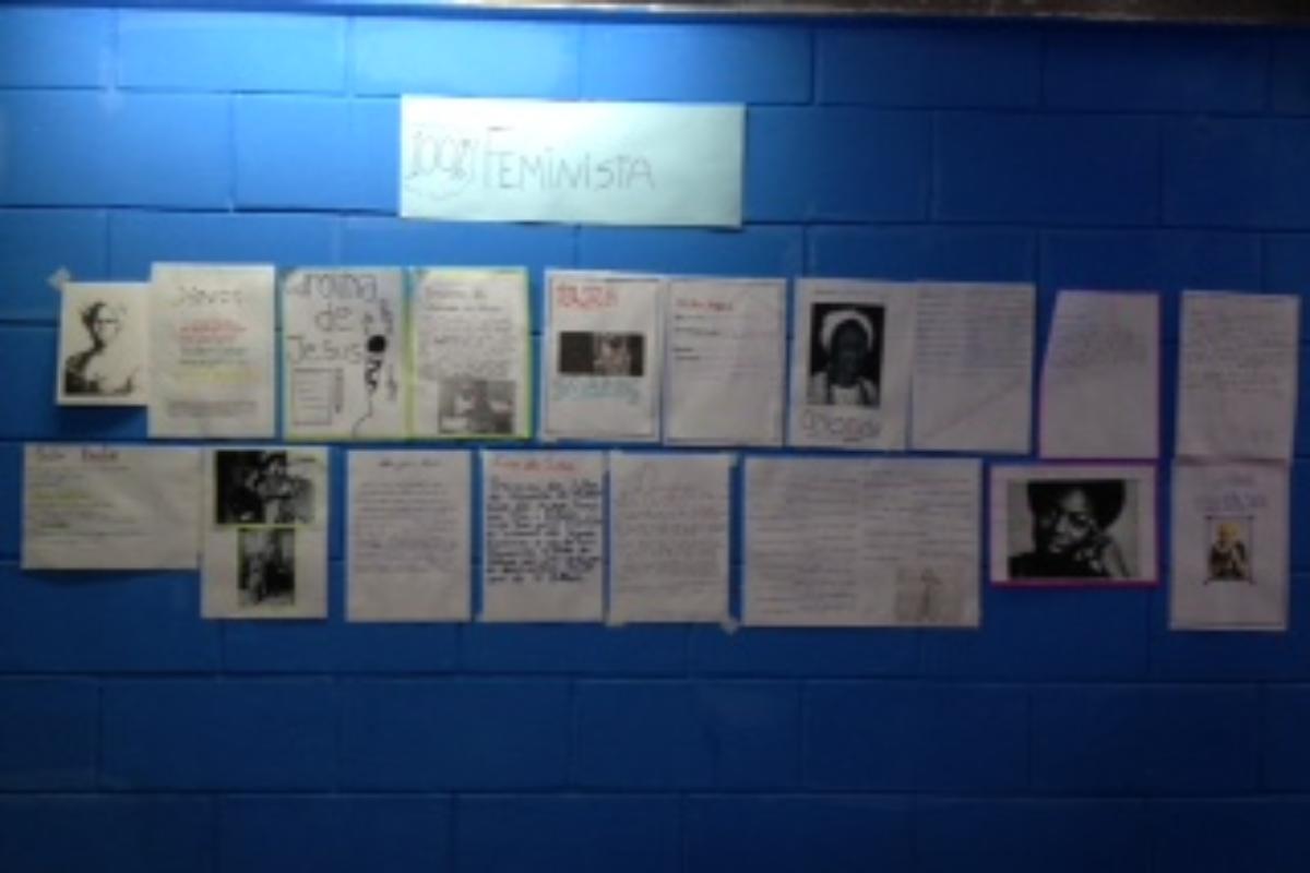 Mural desenvolvido pelos alunos, com algumas mulheres negras de destaque  | Divulgação 