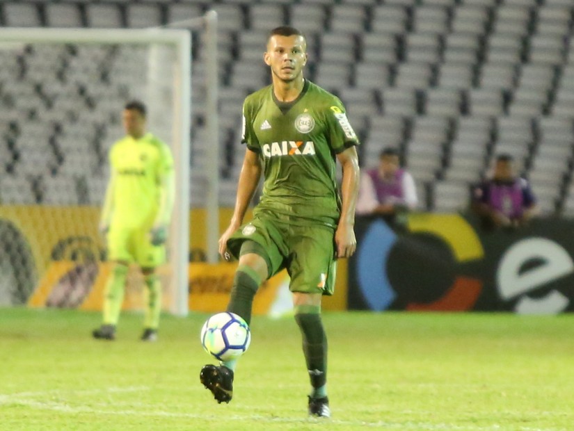 Thalisson Kelven se machucou e teve de deixar o campo ainda no primeiro tempo . | Divulgação/Coritiba
