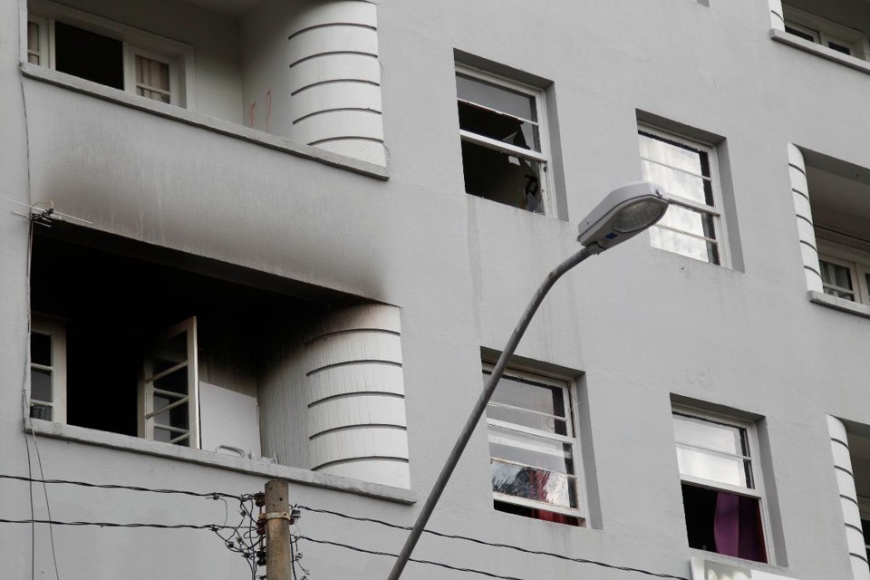 Fachada do prédio que pegou fogo no Centro. | Felipe Rosa/Tribuna do Paraná