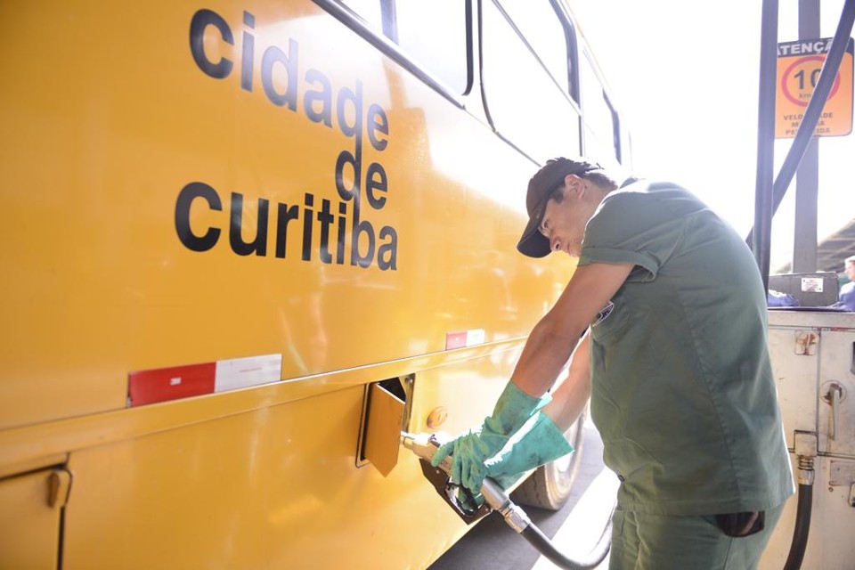 Estoque de combustível nas garagens de ônibus de Curitiba está baixo. | Henry Milleo/Gazeta