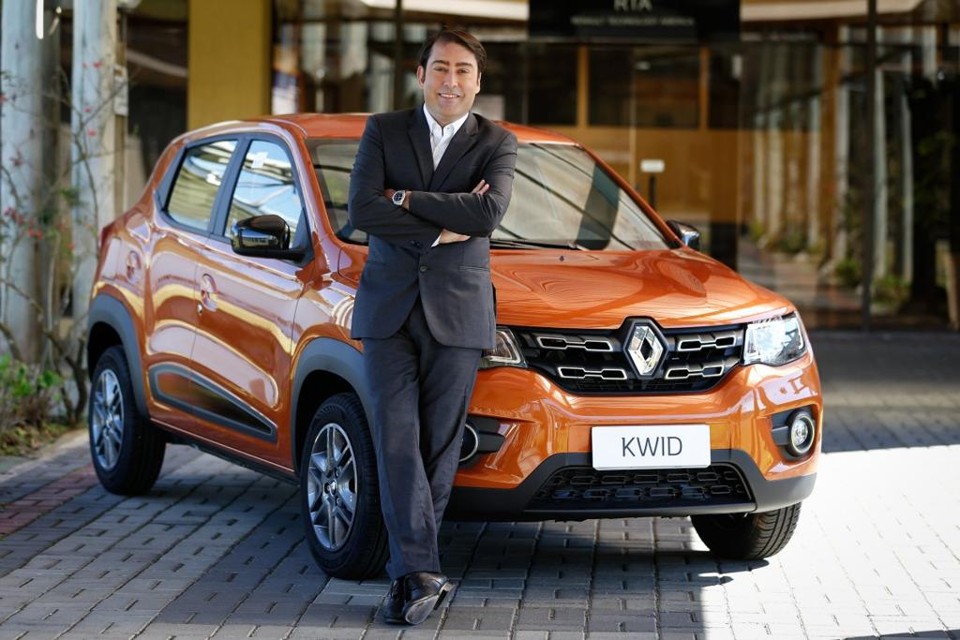 Pedrucci, ao lado do Kwid, modelo que ajudou a Renault a chegar à quarta posição em vendas do país. | Rodolfo Buhrer/Renault